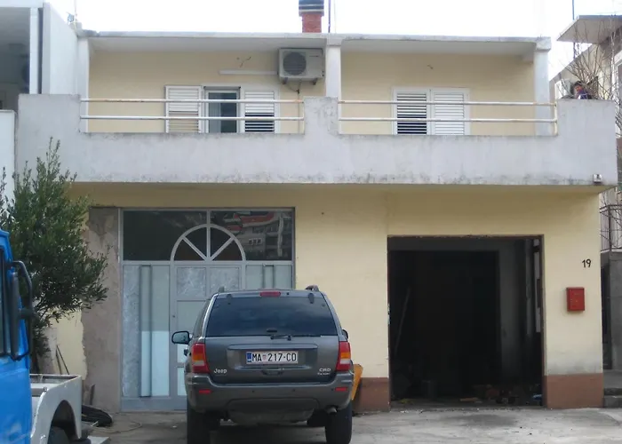 Apartments With A Parking Space Makarska - 12336