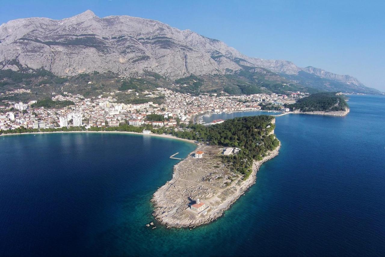 Apartman With A Parking Space - 12336 Makarska
